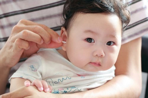 宝宝多大才可以掏耳屎,宝宝多大就可以掏耳屎