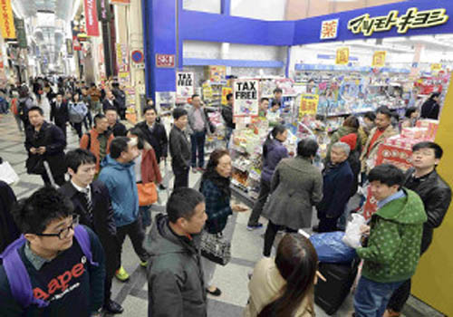 中国游客在日开启疯狂扫药模式：不在功效在体验