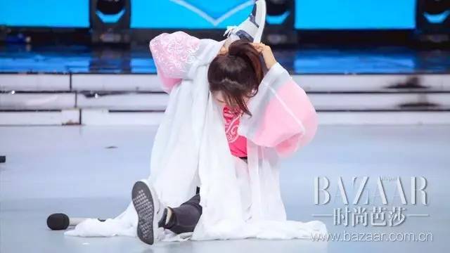 杨紫一言不合就拔剑吗,杨紫高情商接话一点也不尴尬