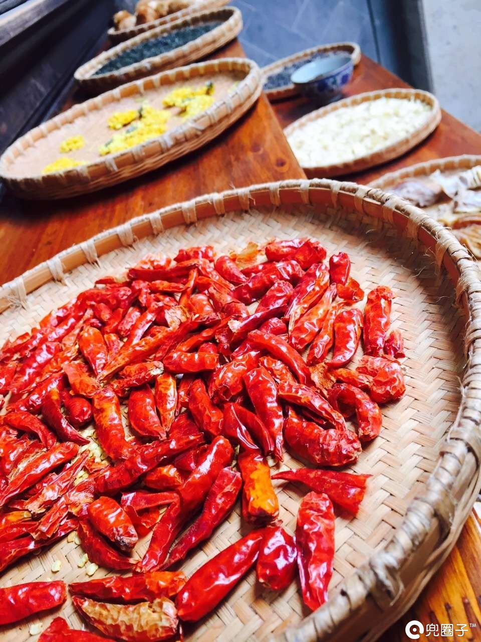 欢乐颂2谢童关关和好片段,欢乐颂2关关谢童去迪士尼玩