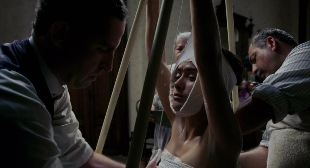 丈夫生性“贪色”，妻子竟不离不弃！艺术家的思维猜不透啊！