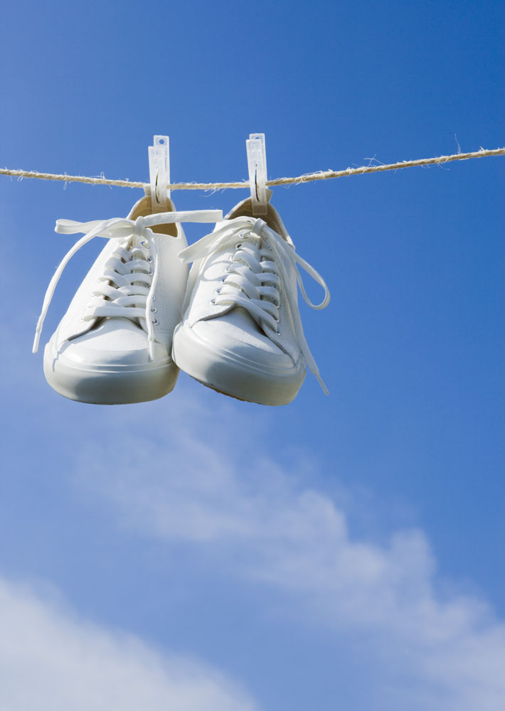 运动鞋发黄怎么处理最有效,运动鞋为什么会发黄