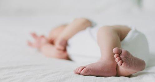 宝宝睡觉抽搐一下什么原因,宝宝睡觉会抽搐怎么回事