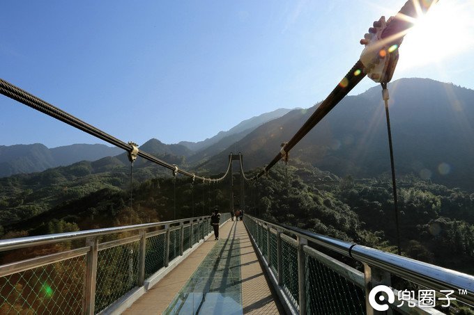 欢乐颂2谢童关关和好片段,欢乐颂2关关谢童去迪士尼玩