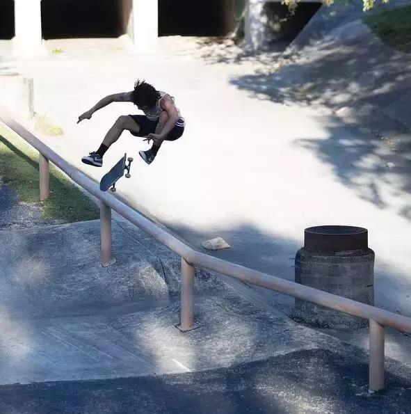 想学滑板应该从什么学起,想学滑板用多大的滑板