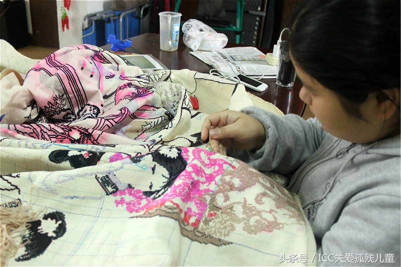 她们用4年时间、102种颜色、13900根线绣出《琴棋书画》