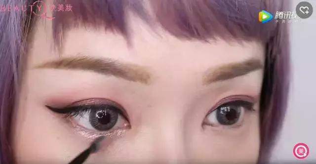 一个眼影盘搞定眼睛部分教程,粉色眼影盘妆容