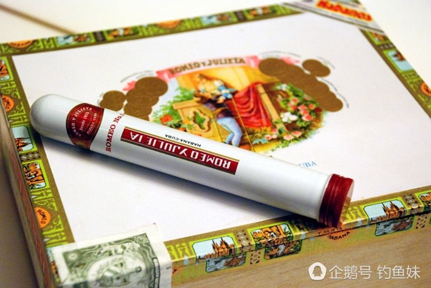 一盒香烟卖到68万，包装镀白金，镶嵌宝石！