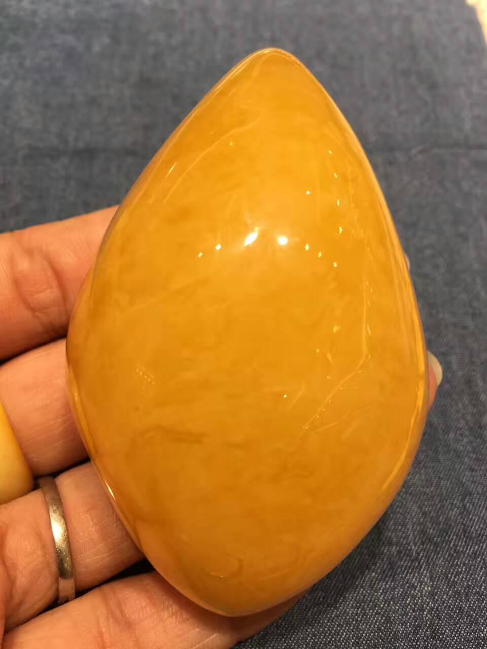 鸡油黄蜜蜡和白蜜哪个好,鸡油黄蜜蜡好看还是白花蜜蜡好看