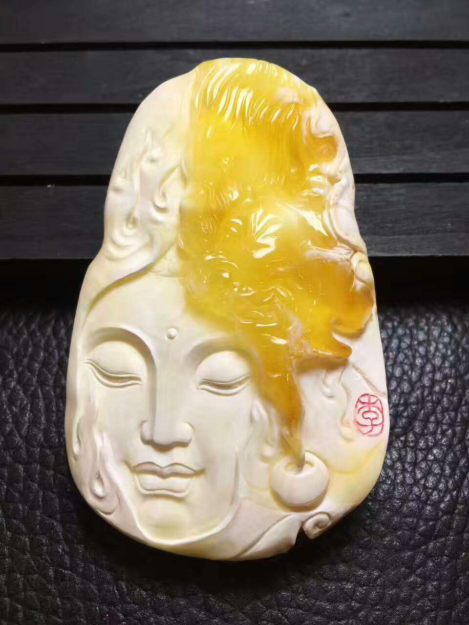 鸡油黄蜜蜡和白蜜哪个好,鸡油黄蜜蜡好看还是白花蜜蜡好看