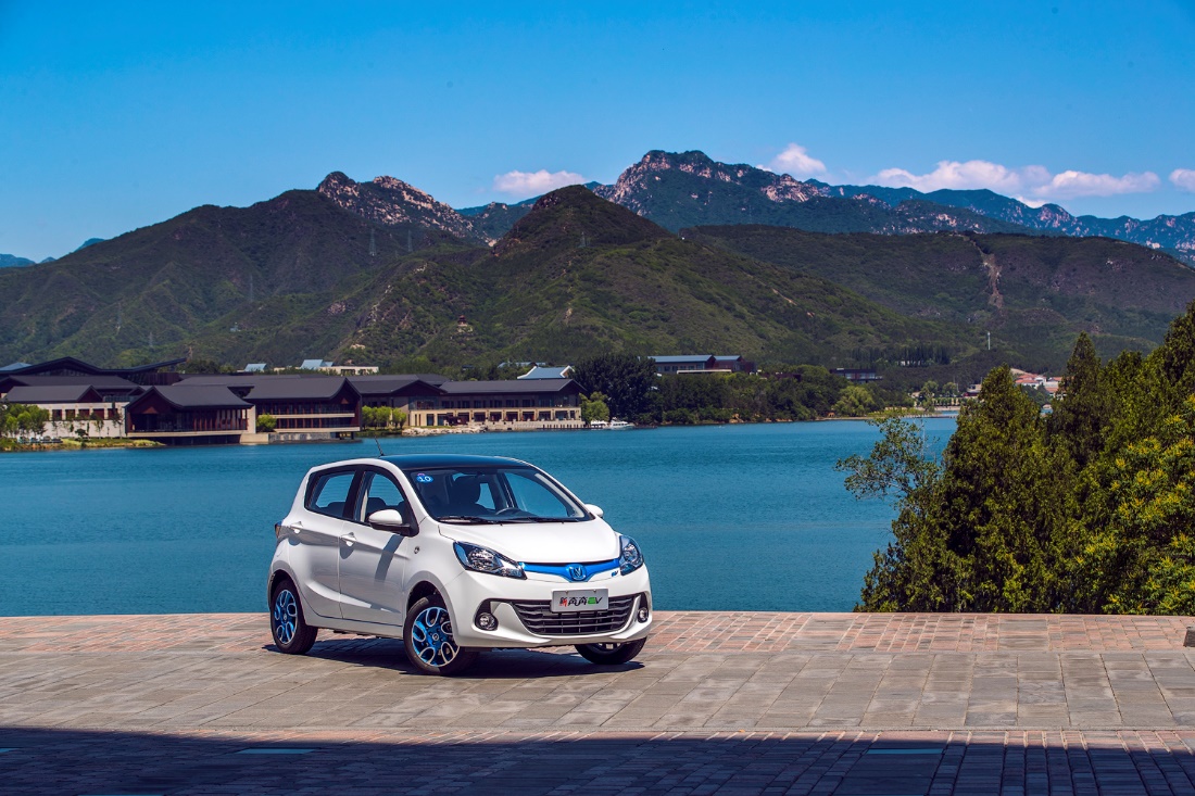 江淮iev6e和长安奔奔ev哪个好,新能源长安奔奔ev纯电动汽车