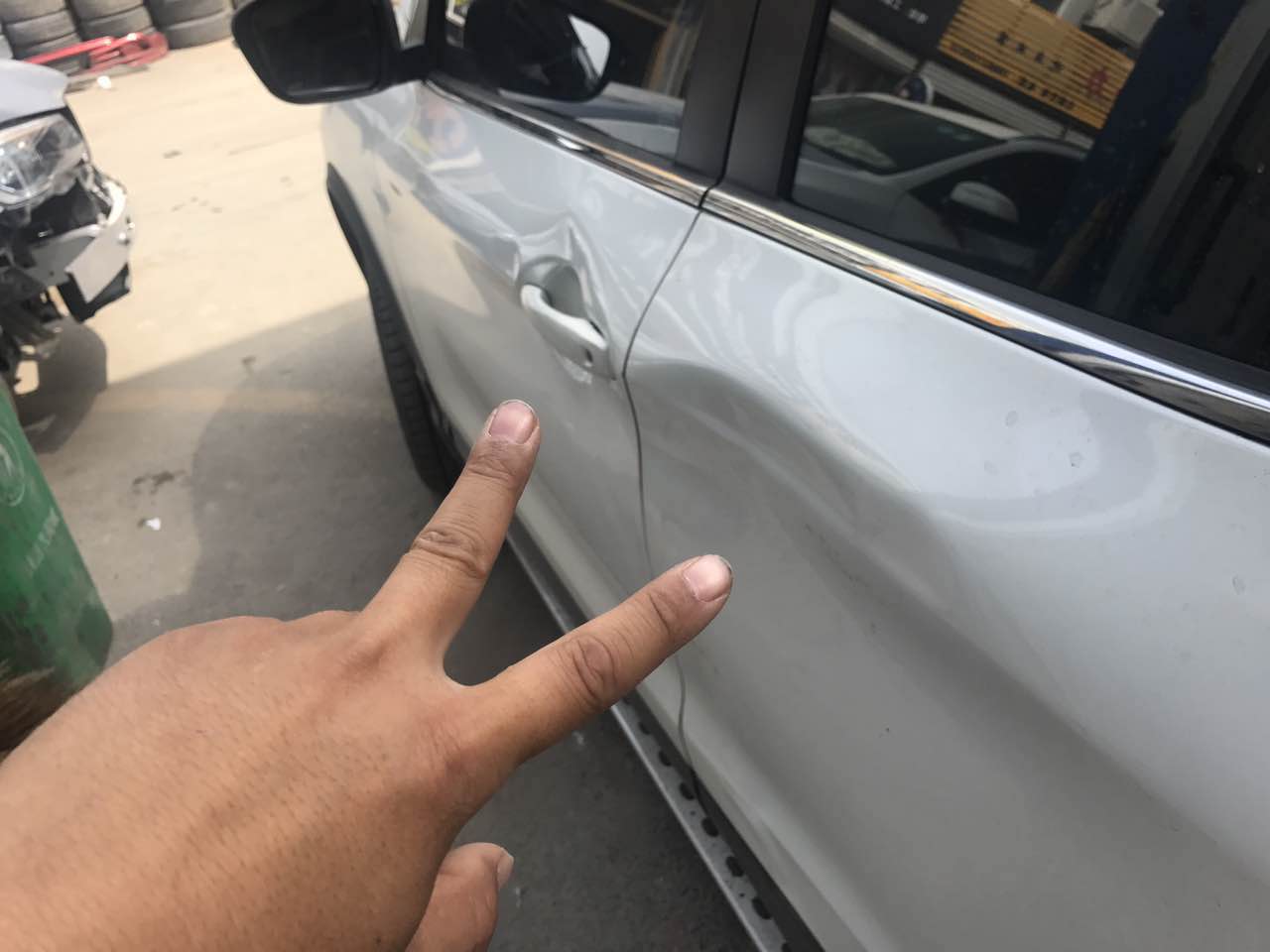 蔚来车身凹陷修复是免费的吗,车身轮眉轻微凹陷怎么修复