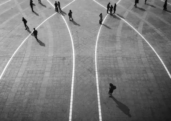 摄影大师的黑白街头摄影作品,30张街头摄影精选