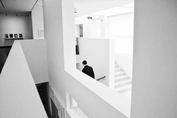 摄影大师的黑白街头摄影作品,30张街头摄影精选