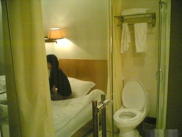 上周末和男朋友去旅游，发现酒店卫生间做成透明的，什么原因啊？
