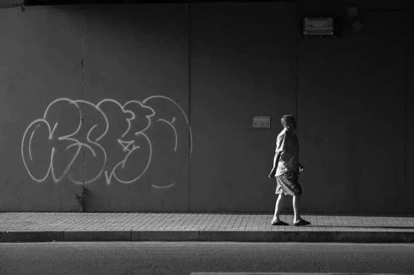 摄影大师的黑白街头摄影作品,30张街头摄影精选