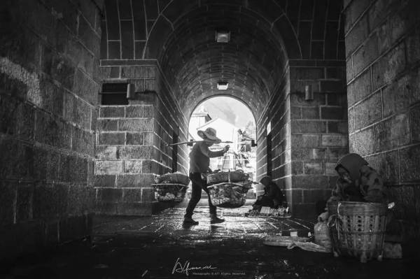 摄影大师的黑白街头摄影作品,30张街头摄影精选