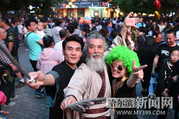 绁ュ拰涓栫邯鍩庣鍗堣妭,绁ュ拰绔崍