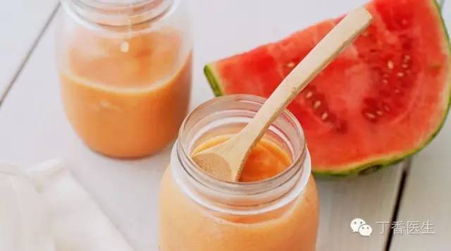 桃子跟西瓜一起吃中毒视频,桃子和西瓜同吃会中毒是真的吗