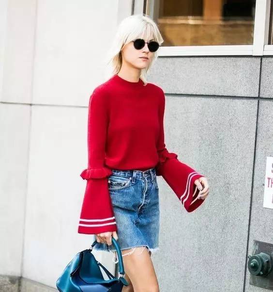 手臂上的筋绷得很紧,手臂粗遮住还是露出来