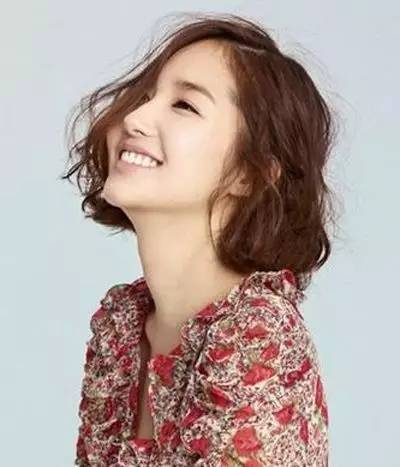 发际线低的女生适合什么发型,45岁女人发际线低适合什么发型