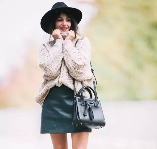 衣服塞裤子里怎么塞好看,塞衣服方法简单又好看