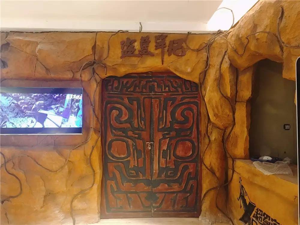 能把一条柴犬请来当服务员，也只有杭州这家新晋网红商场了吧……这波刷卡5折攻略，你一定收好！