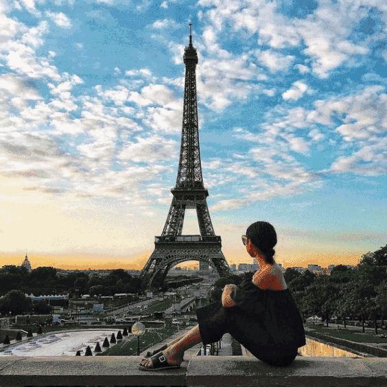 她是身高不到一米六的“丑小鸭”，靠才华和品位玩转时尚圈