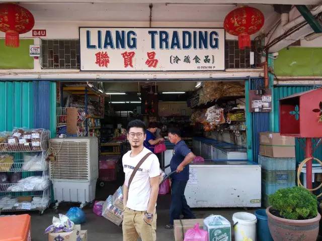 能把一条柴犬请来当服务员，也只有杭州这家新晋网红商场了吧……这波刷卡5折攻略，你一定收好！