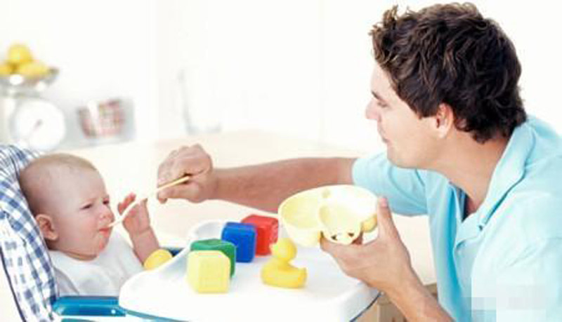 宝宝便秘医生说法,宝宝大便发红一定是出血吗