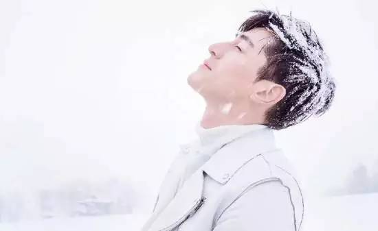 是胡也是霍，情人节伙着过，为什么最近这本时尚杂志卖疯了？