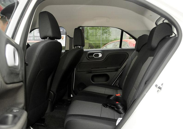 13年名爵mg3手动空间,轿车真没有suv空间大吗