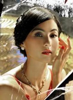 偶然回家，却发现嫂子背着哥哥和其他男人在油菜花地里干那事