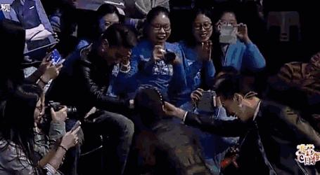 是胡也是霍，情人节伙着过，为什么最近这本时尚杂志卖疯了？