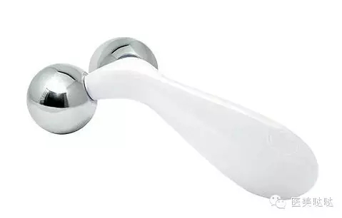 脸敏感泛红冒痘怎么解决 (春季脸干爆皮起痘)