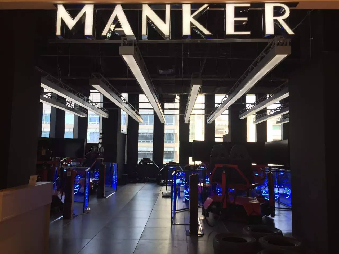 能把一条柴犬请来当服务员，也只有杭州这家新晋网红商场了吧……这波刷卡5折攻略，你一定收好！