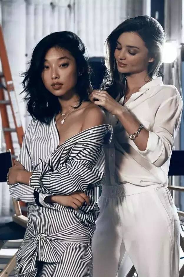 她是身高不到一米六的“丑小鸭”，靠才华和品位玩转时尚圈