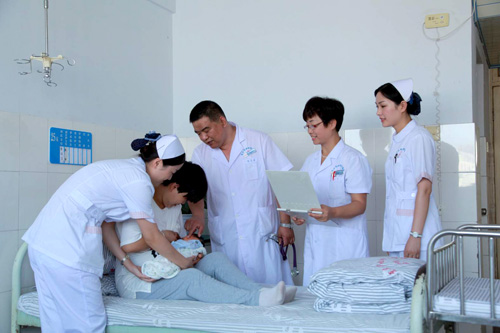 用精湛医术和济世情怀守护人民,用仁心为患儿健康护航