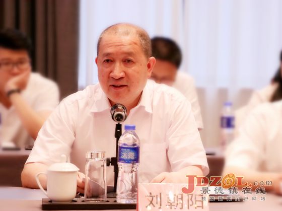 “大美国门·走基层”媒体江西行走进瓷都