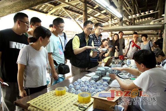 “大美国门·走基层”媒体江西行走进瓷都