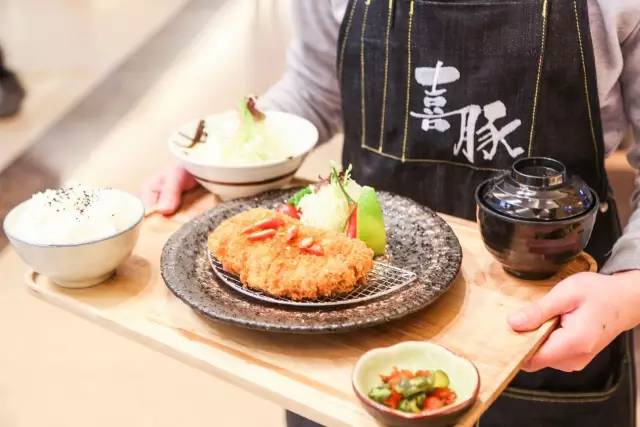 吃饭这么私人的事,吃饭是很私人的事