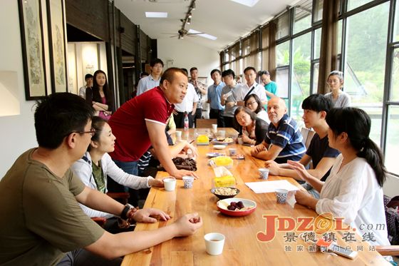 “大美国门·走基层”媒体江西行走进瓷都