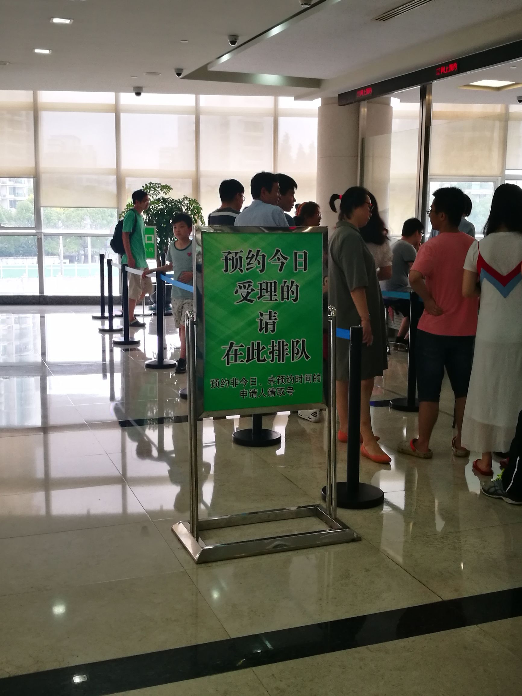 上海有护照怎么办理港澳通行证,外地人在上海哪里办理港澳通行证