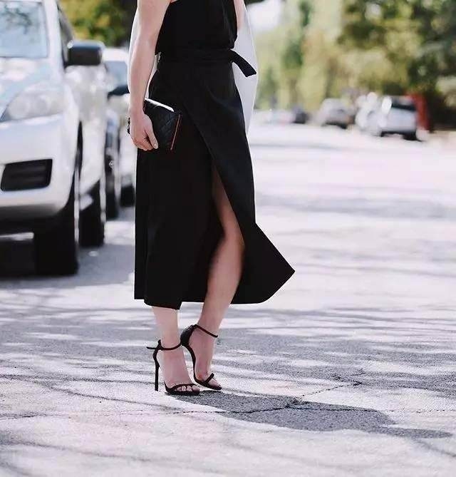 新买的高跟鞋怎样防止磨脚,对象穿高跟鞋磨脚怎么办