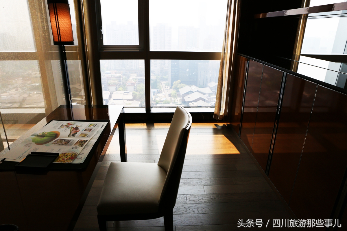 和领事、CEO做邻居，揭秘这家成都最贵的服务式公寓