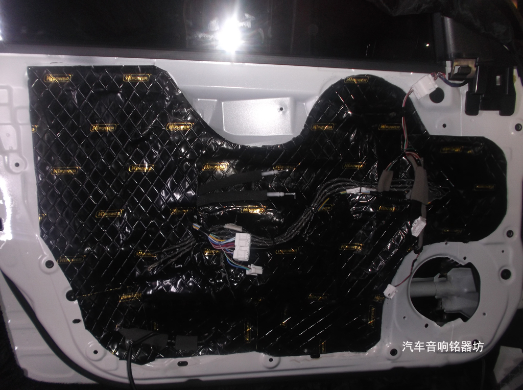 广州天籁丹拿汽车音响改装,日产天籁汽车音响改装推荐