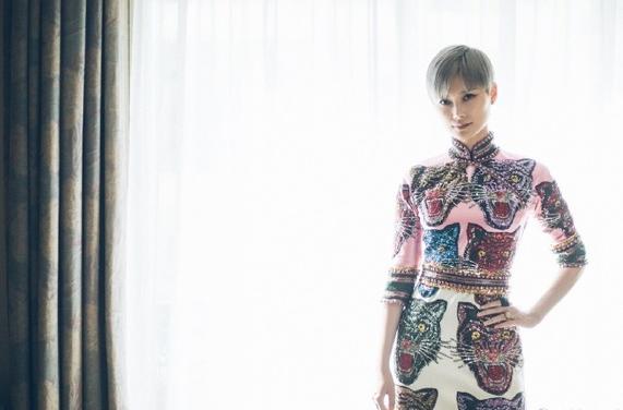 前卫华丽背后是谦虚勤恳这样的春春值得拥有更多