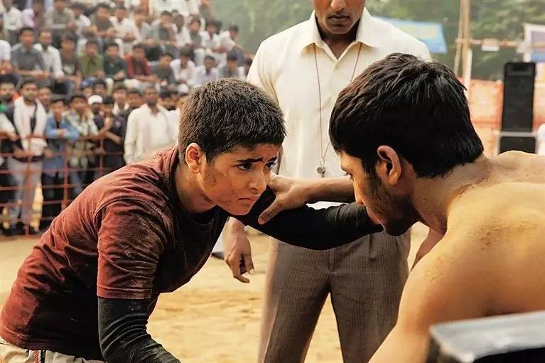 摔跤吧爸爸训练自己的孩子,摔跤吧爸爸给了大人们什么启示