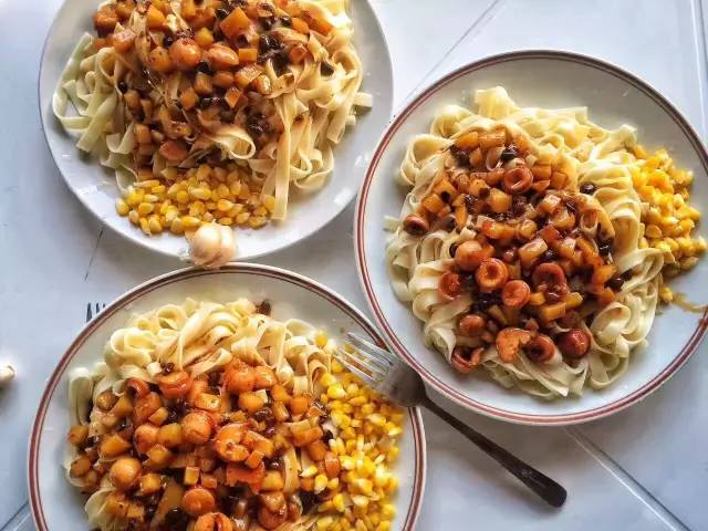 普吉岛“小包总”又火了！撞脸明星的他，用四川美食征服整个海岛