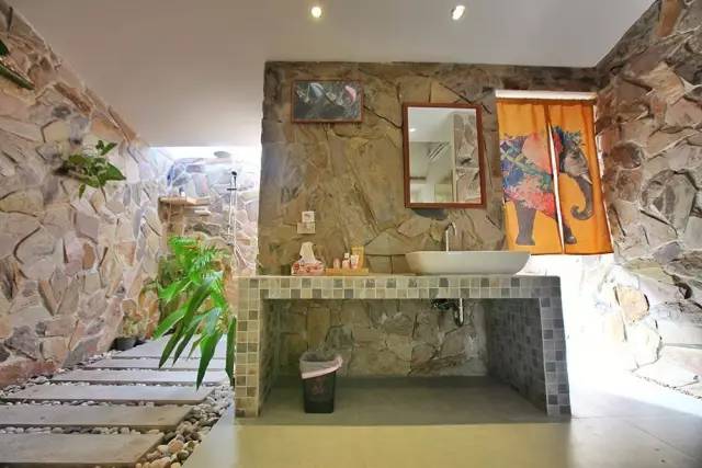 普吉岛“小包总”又火了！撞脸明星的他，用四川美食征服整个海岛